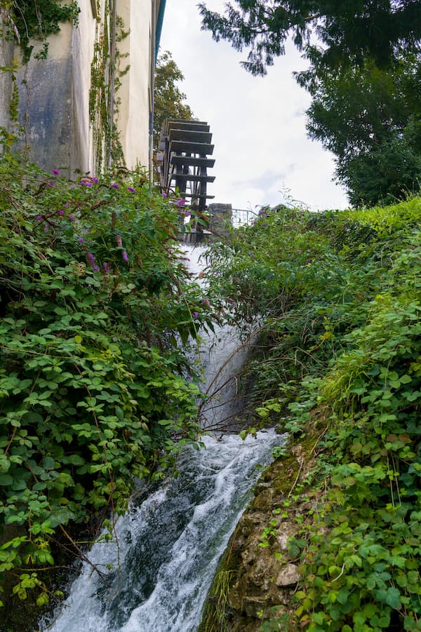 Rasiglia, Italy: A Fast & Smart Guide to the Enchanting Village of Water Rasiglia